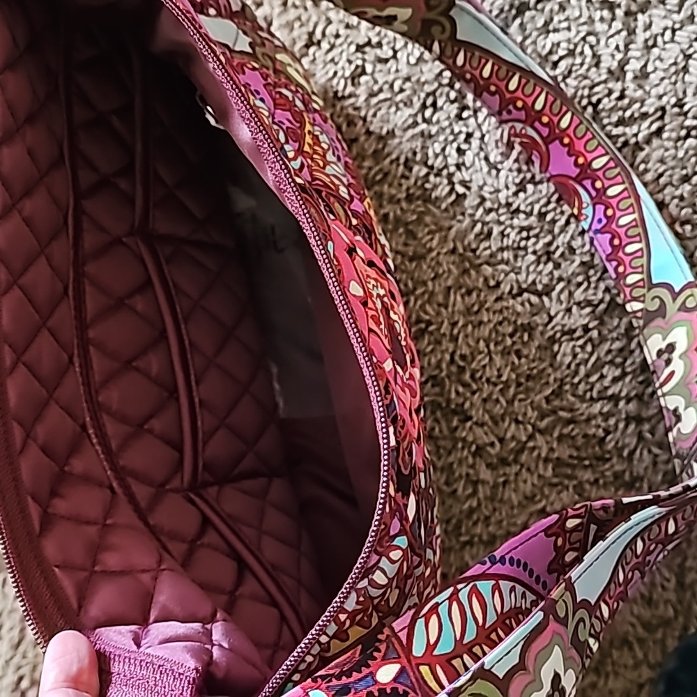 NWT Vera Bradley Resort Medallion shoulder bag - Picture 4 of 4